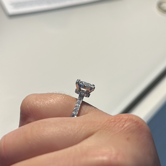 10k solid white gold engagement ring - Picture 3 of 9